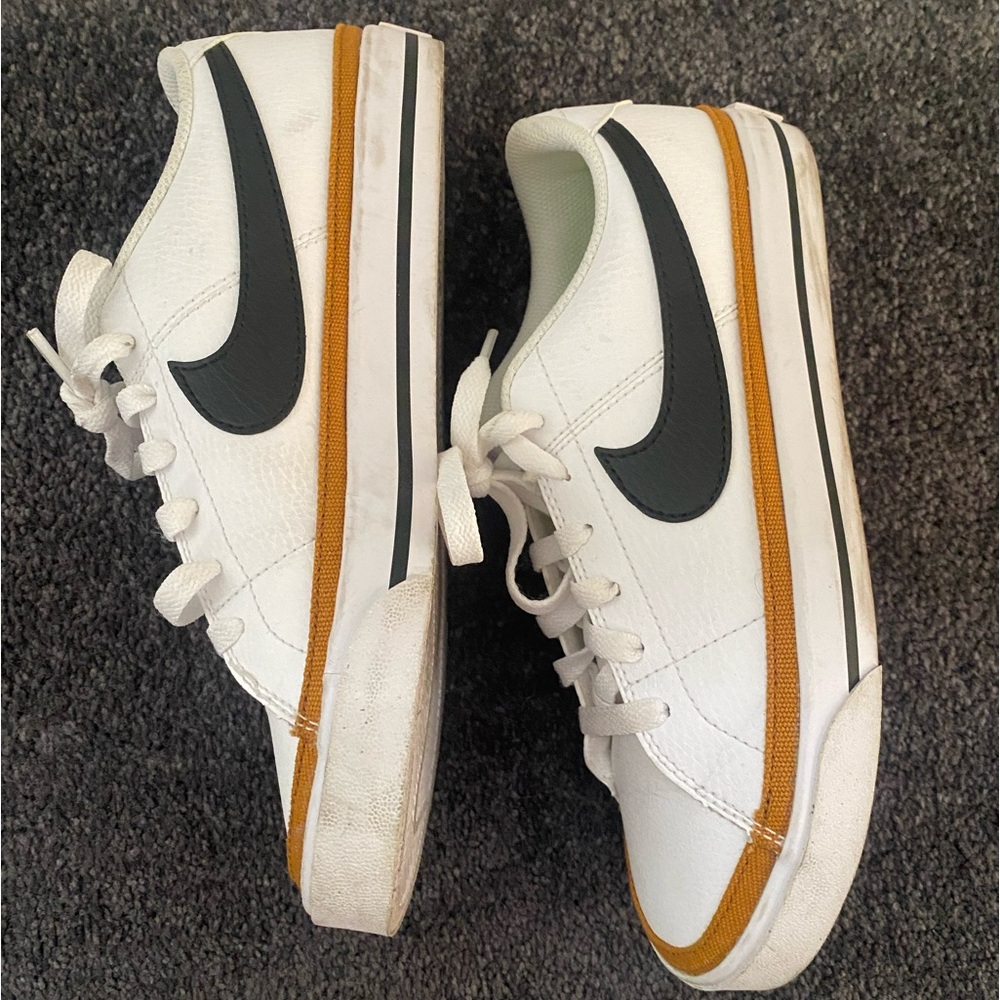 Nike low-top sneakers 👟